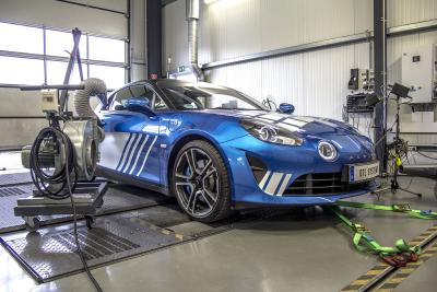 Renault Alpine A110 : Nouveau boîtier additionnel Renault Alpine A110 : Nouveau boîtier additionnel