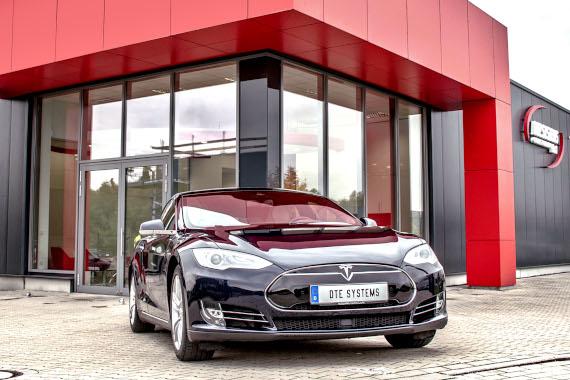 DTE-Gaspedal-Tuning verbessert die Beschleunigung vom Tesla Model S