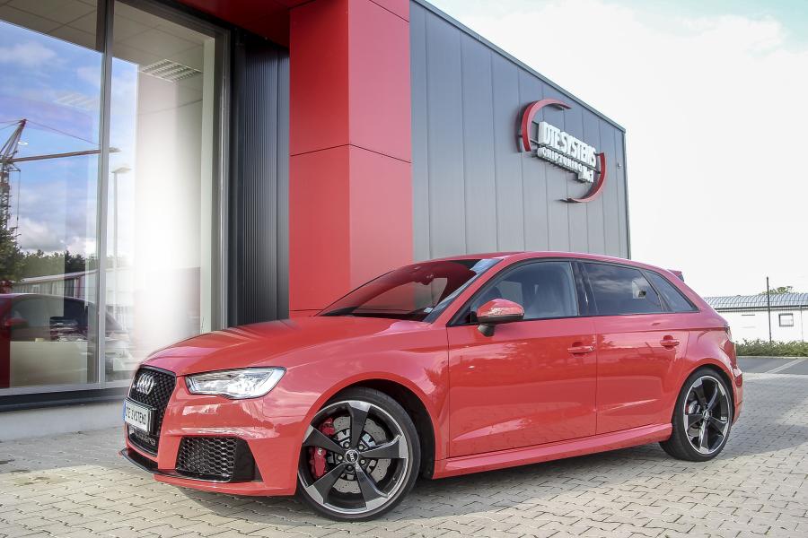 Super sports car Audi RS 3 V8