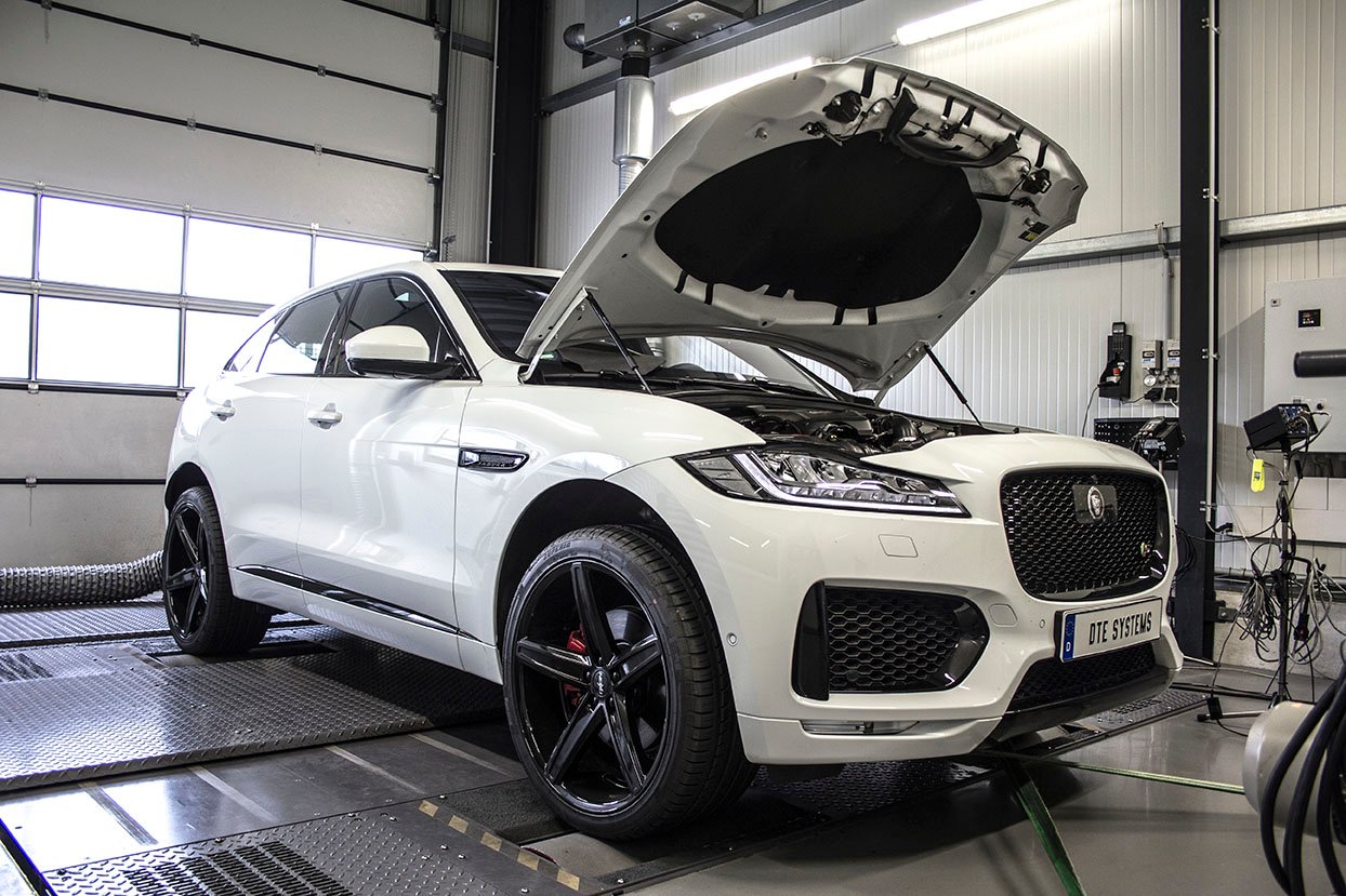 Jaguar F Pace